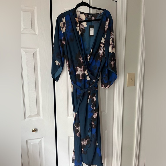 City Chic NWT Size 22 Blue Floral Dress - Picture 5 of 5